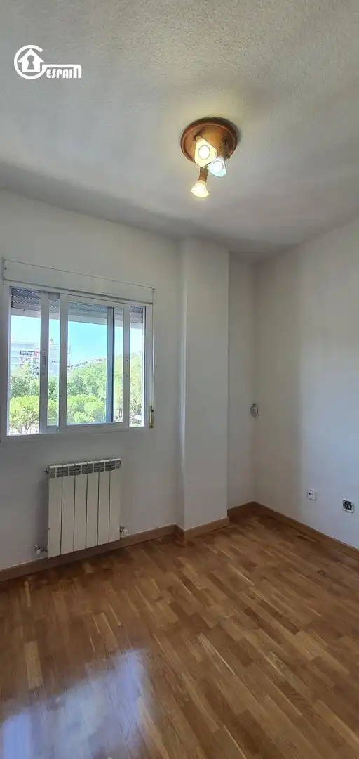 Habitación de Piso en venta en Madrid con Calefacción y Parquet