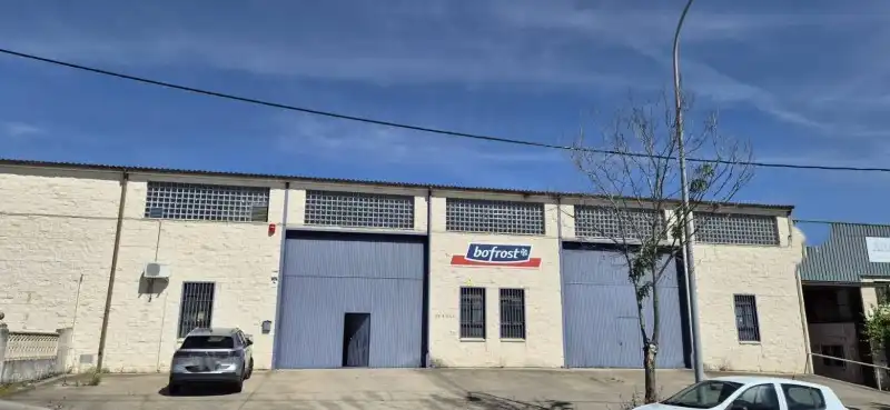 Außenansicht von Fabrikhallen zur Miete in Plasencia