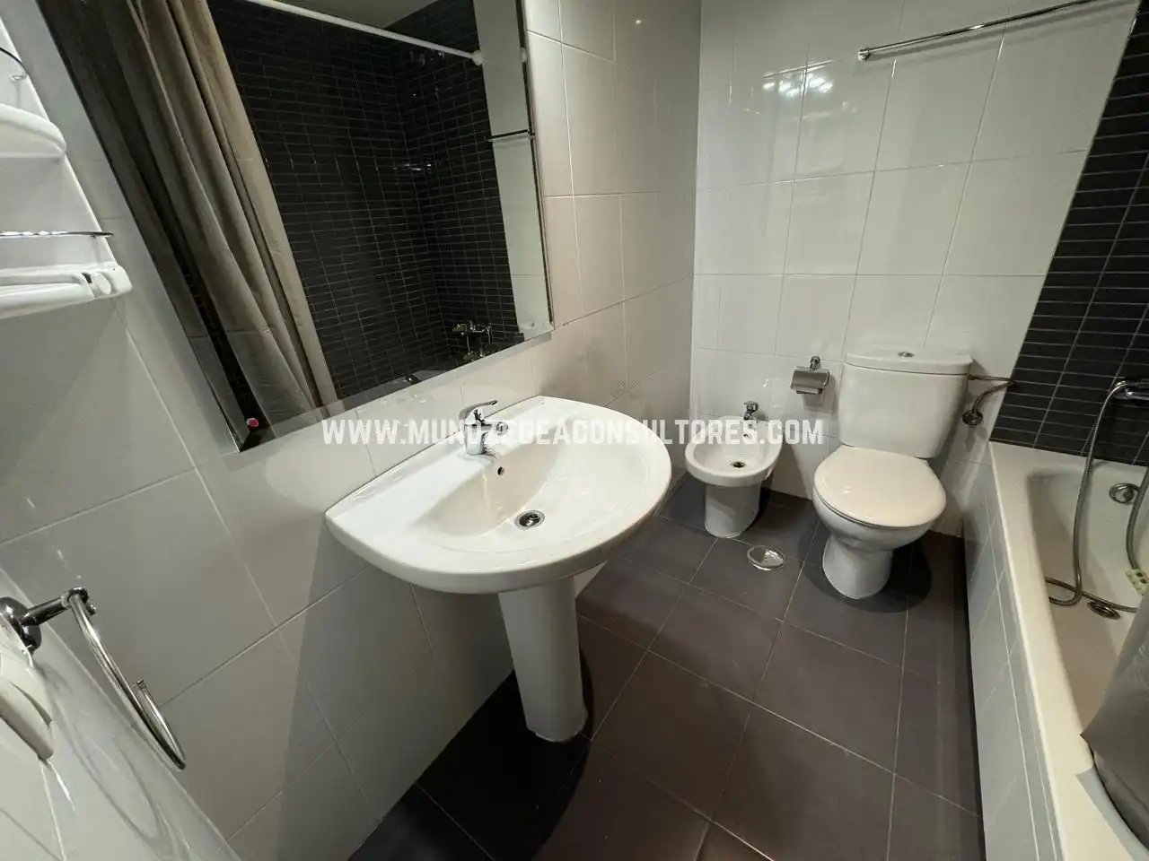 Bathroom of Flat for rent in Lucena  with Air Conditioner, Heating and Storage room