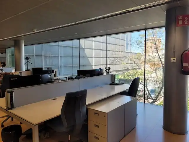 Büro zur Miete in Barcelona mit Klimaanlage, Heizung und Terrasse
