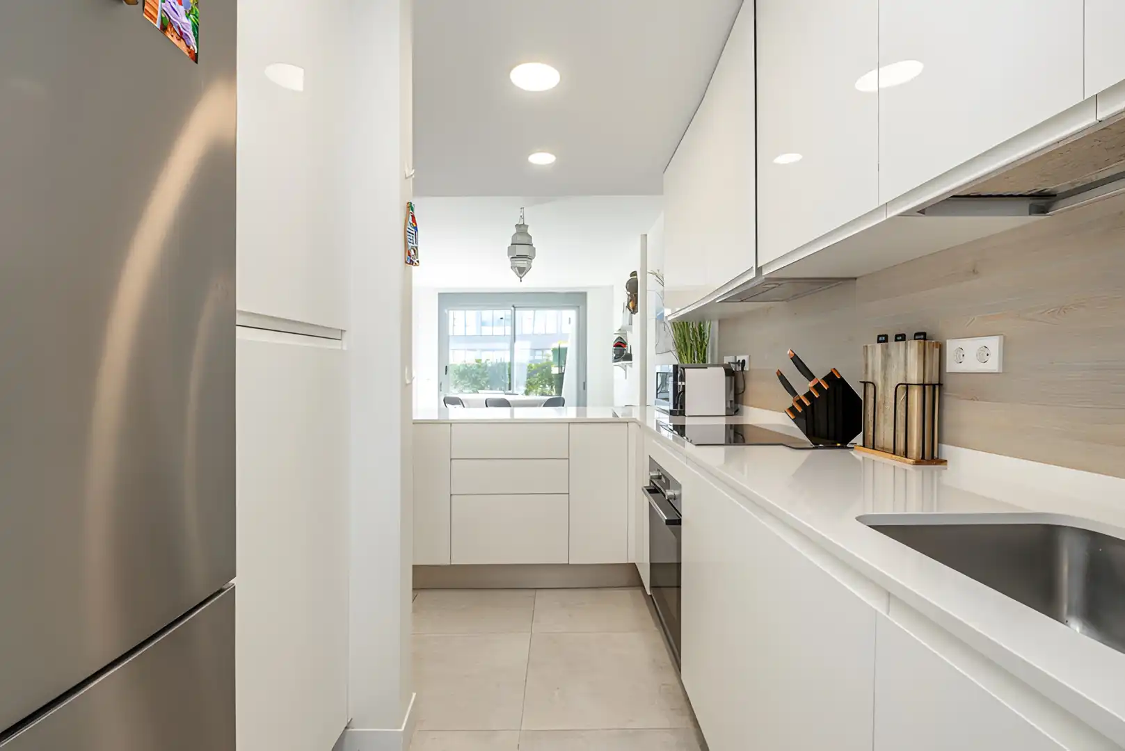 Cuina de Apartament en venda en Estepona amb Aire condicionat, Jardí privat i Terrassa