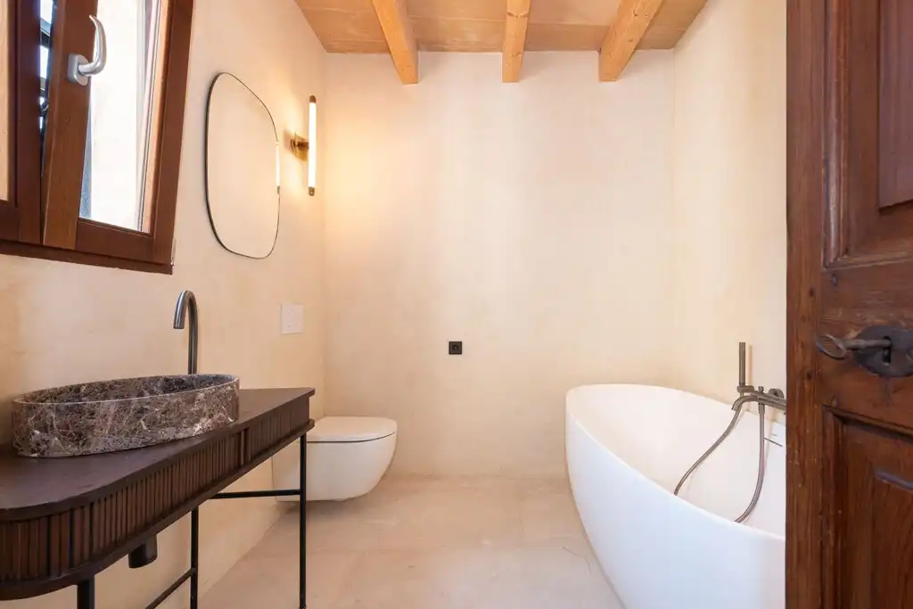 Baño de Finca rústica en venta en Selva con Aire acondicionado, Calefacción y Jardín privado