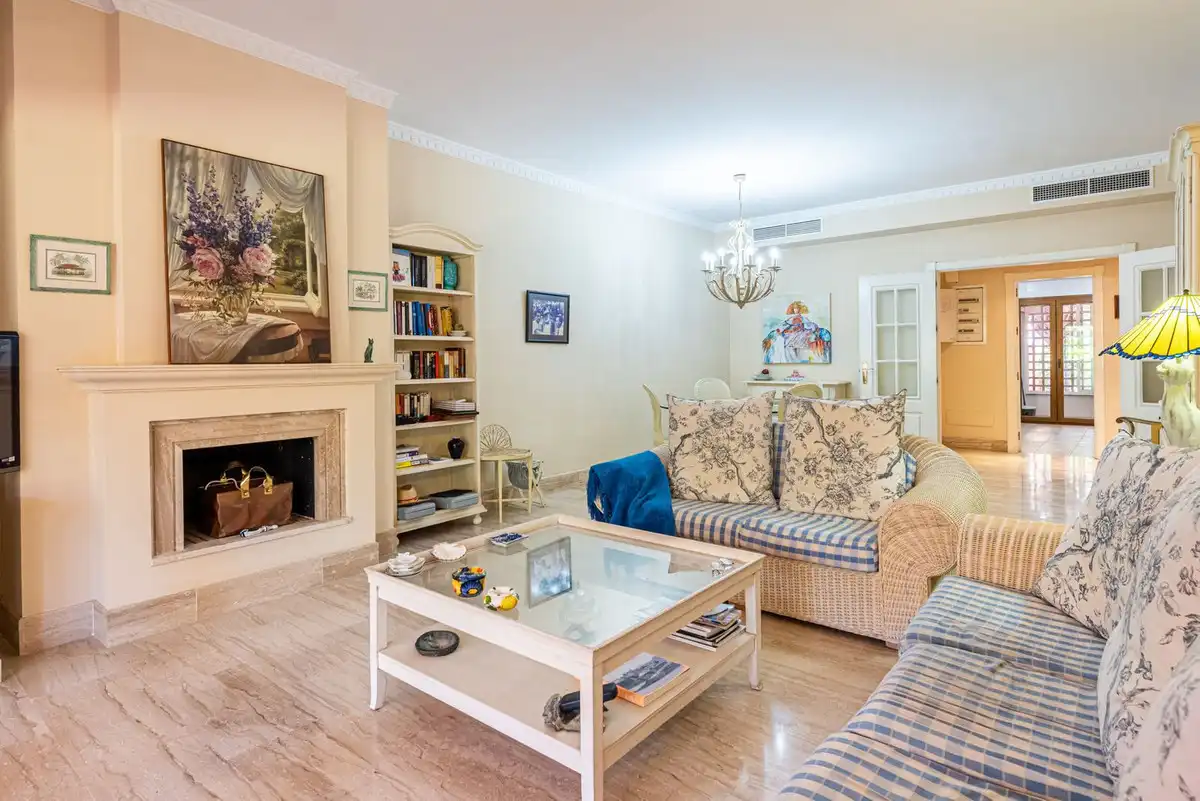 Sala de estar de Piso en venta en Marbella con Aire acondicionado y Trastero