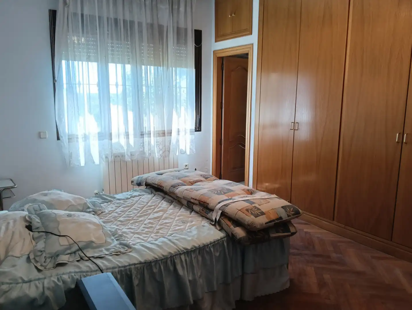 Dormitori de Casa o xalet en venda en Casarrubios del Monte amb Aire condicionat, Calefacció i Jardí privat