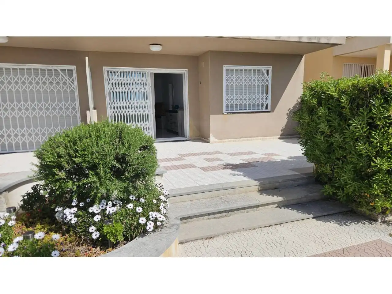 Vista exterior de Piso de alquiler en Vilanova i la Geltrú con Jardín privado, Terraza y Amueblado
