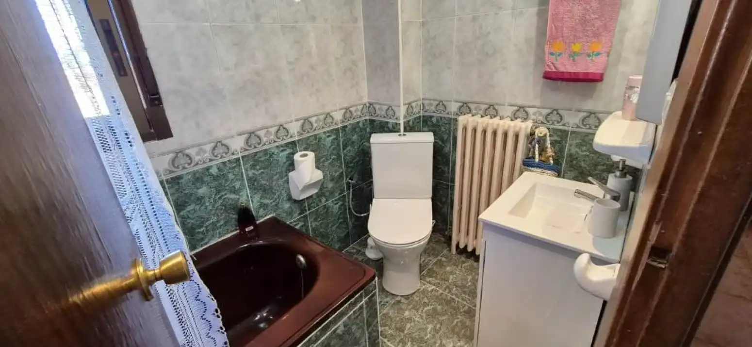 Badezimmer von Haus oder Chalet zum Verkauf in Castellanos de Villiquera mit Heizung, Privatgarten und Terrasse