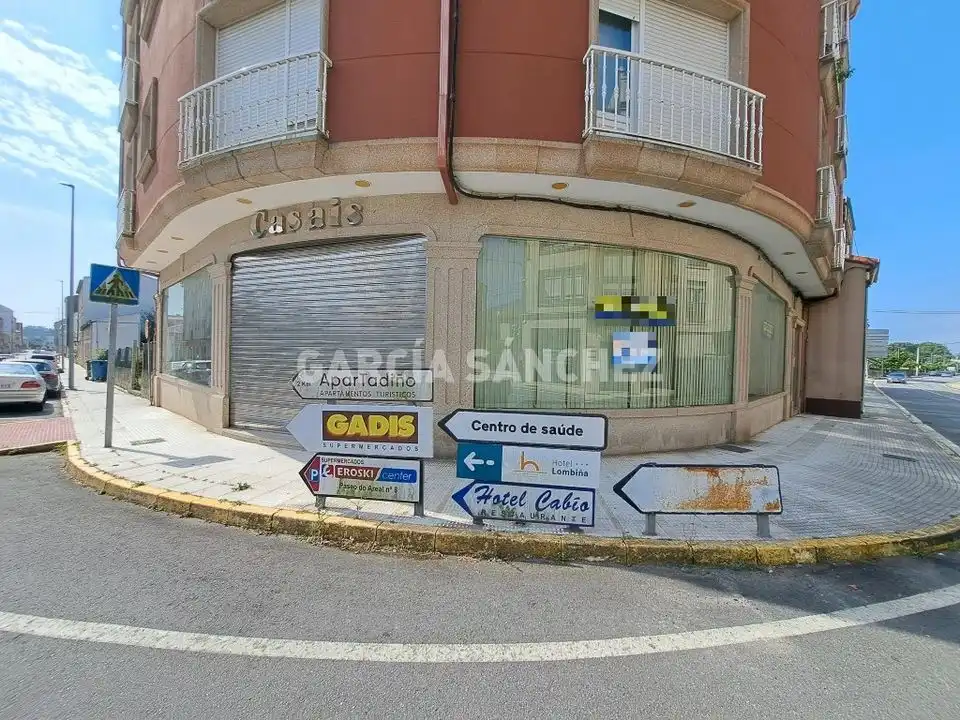 Local comercial en venda a Estrada Gasset 60