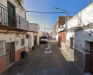 Exterior view of Single-family semi-detached for sale in  Sevilla Capital