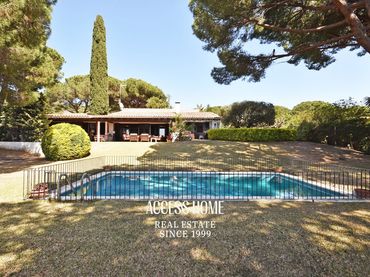 Villa con piscina in vendita a Sant Vicenç centre