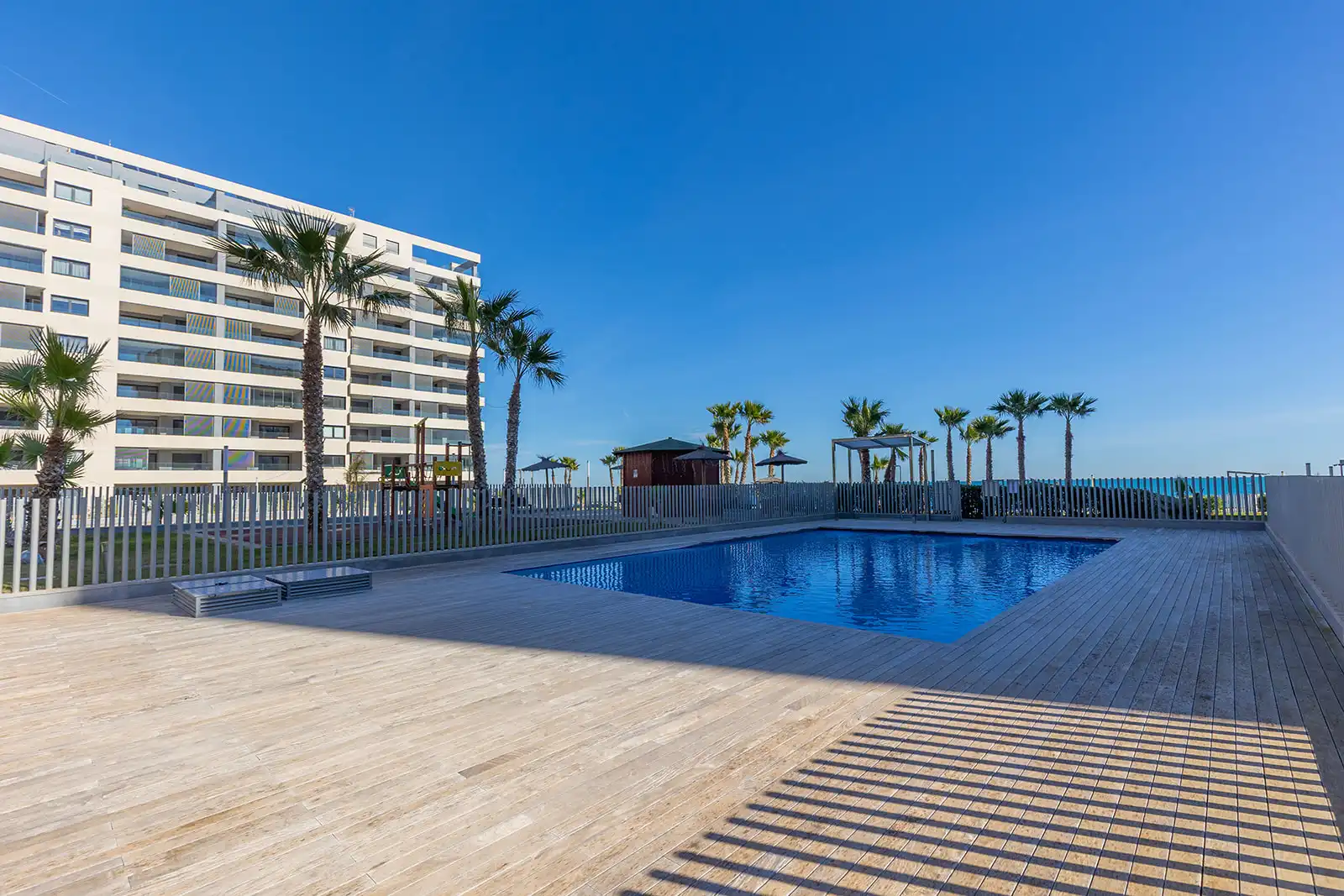 Piscina de Apartament en venda en Torrevieja amb Terrassa, Traster i Moblat