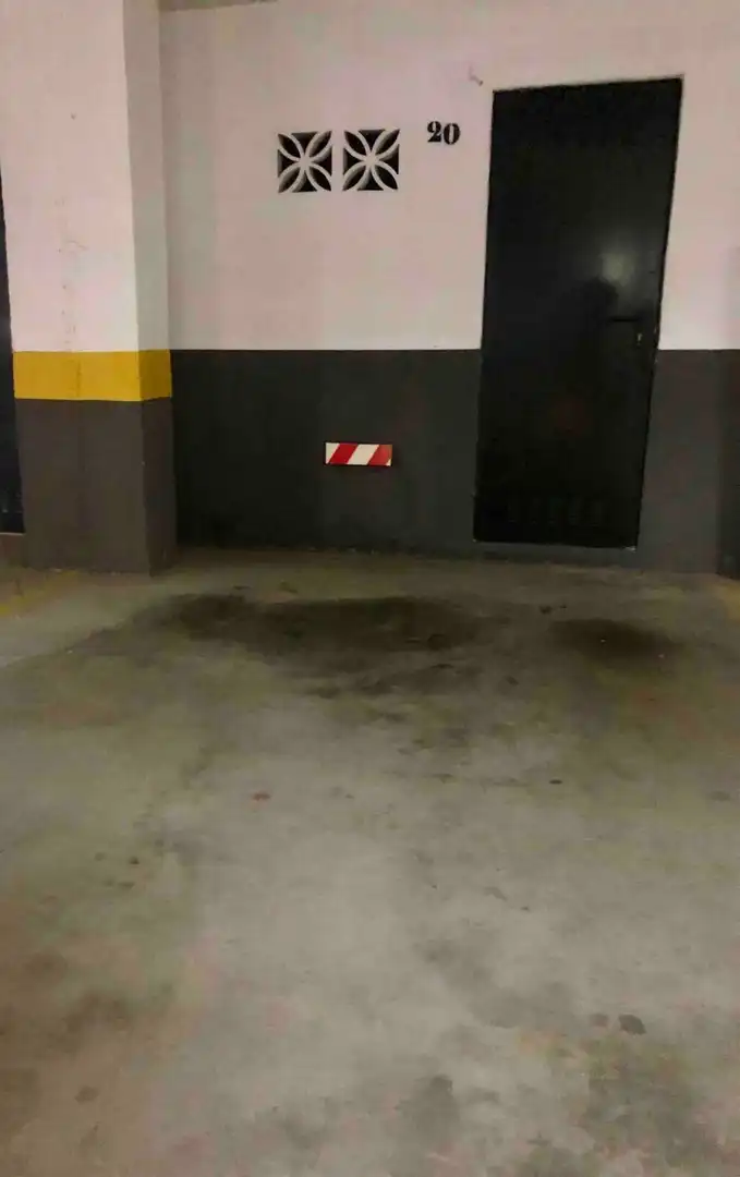 Parking de Dúplex de alquiler en Marbella con Terraza y Piscina comunitaria