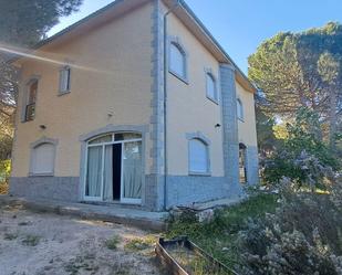 Vista exterior de Finca rústica en venda en Blascosancho amb Terrassa i Piscina