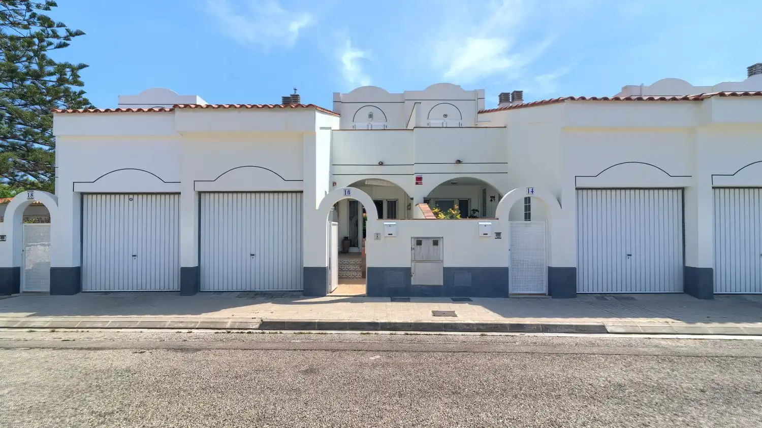 Vista exterior de Casa o chalet de alquiler en Sagunto / Sagunt con Terraza