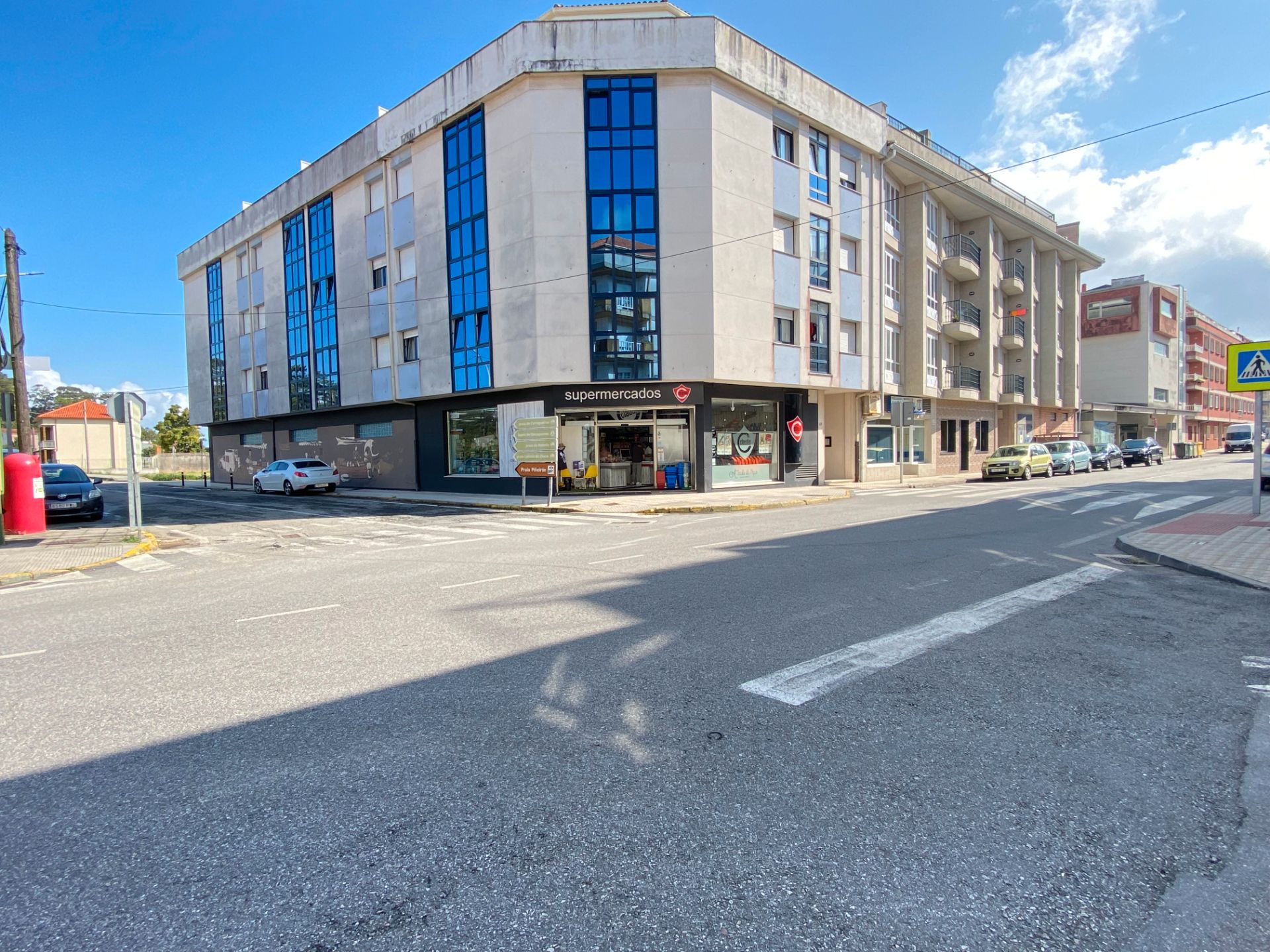 Vista exterior de Dúplex en venda en Boiro amb Calefacció, Terrassa i Moblat