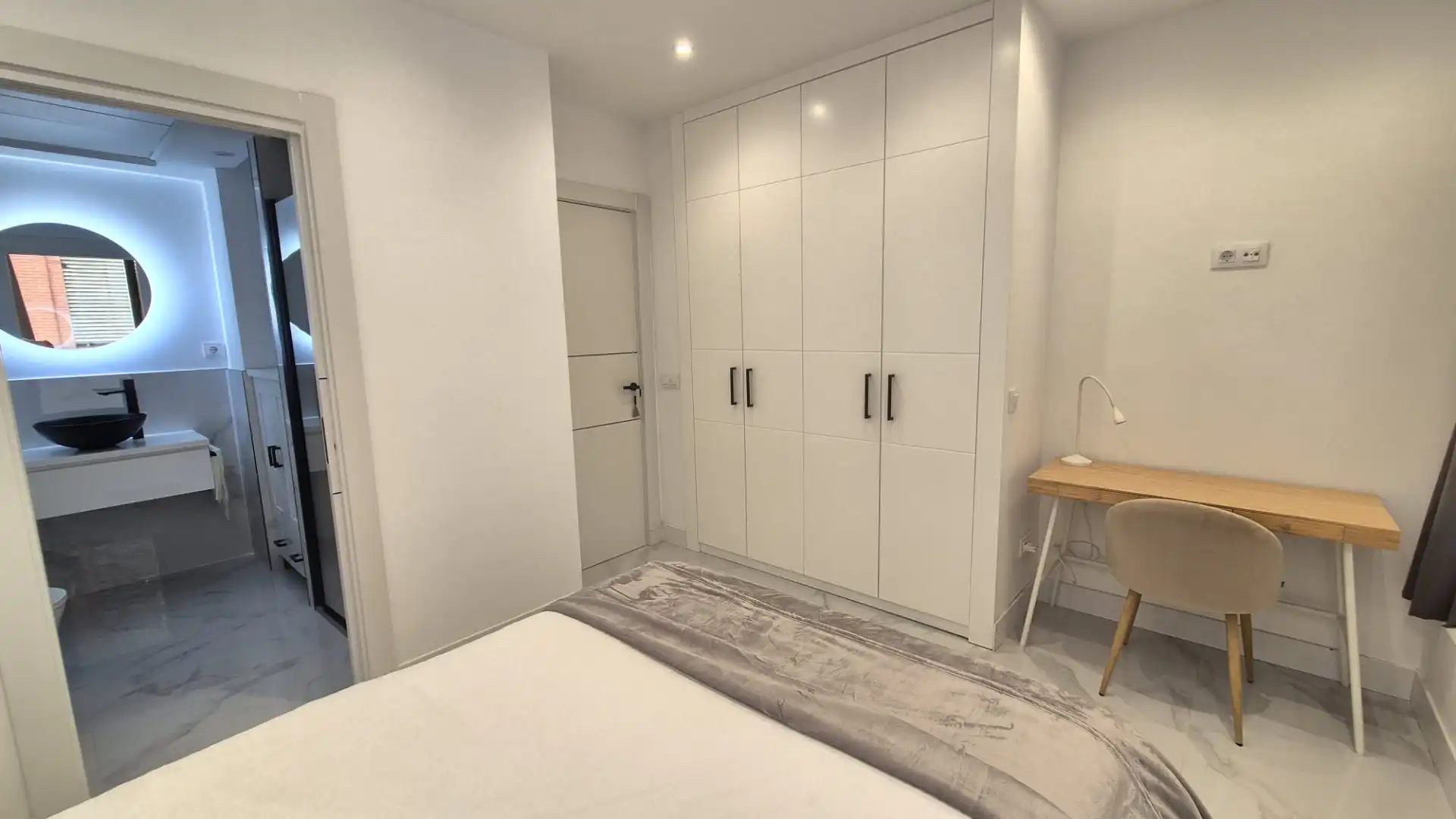 Habitación de Dúplex en venta en Madrid con Aire acondicionado y Calefacción