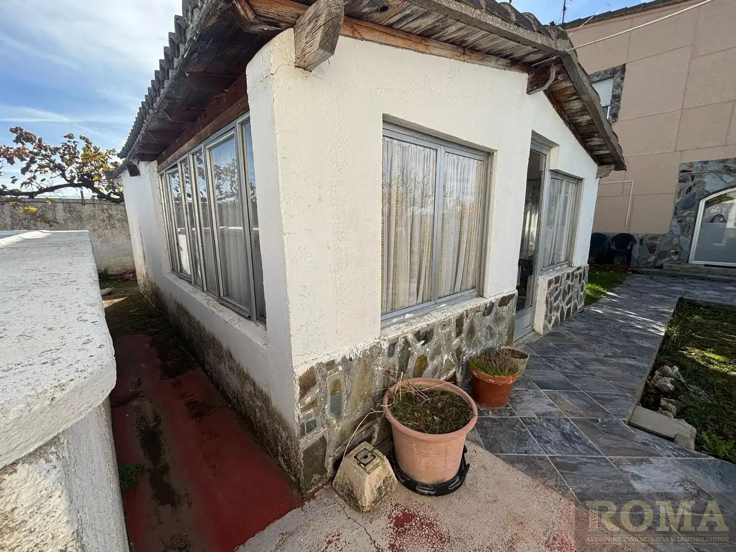 Vista exterior de Casa o xalet en venda en Calvarrasa de Abajo amb Aire condicionat, Calefacció i Terrassa