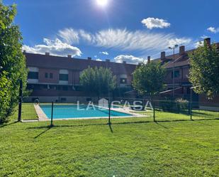 Piscina de Casa adosada en venda en Valladolid Capital amb Calefacció, Terrassa i Traster