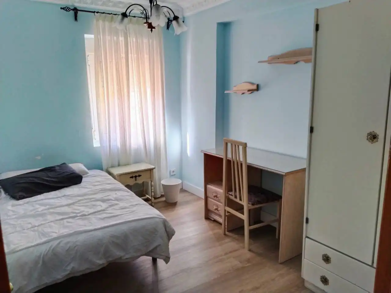Bedroom of Flat for rent in Burgos  with Heating, Terrace and Furnished