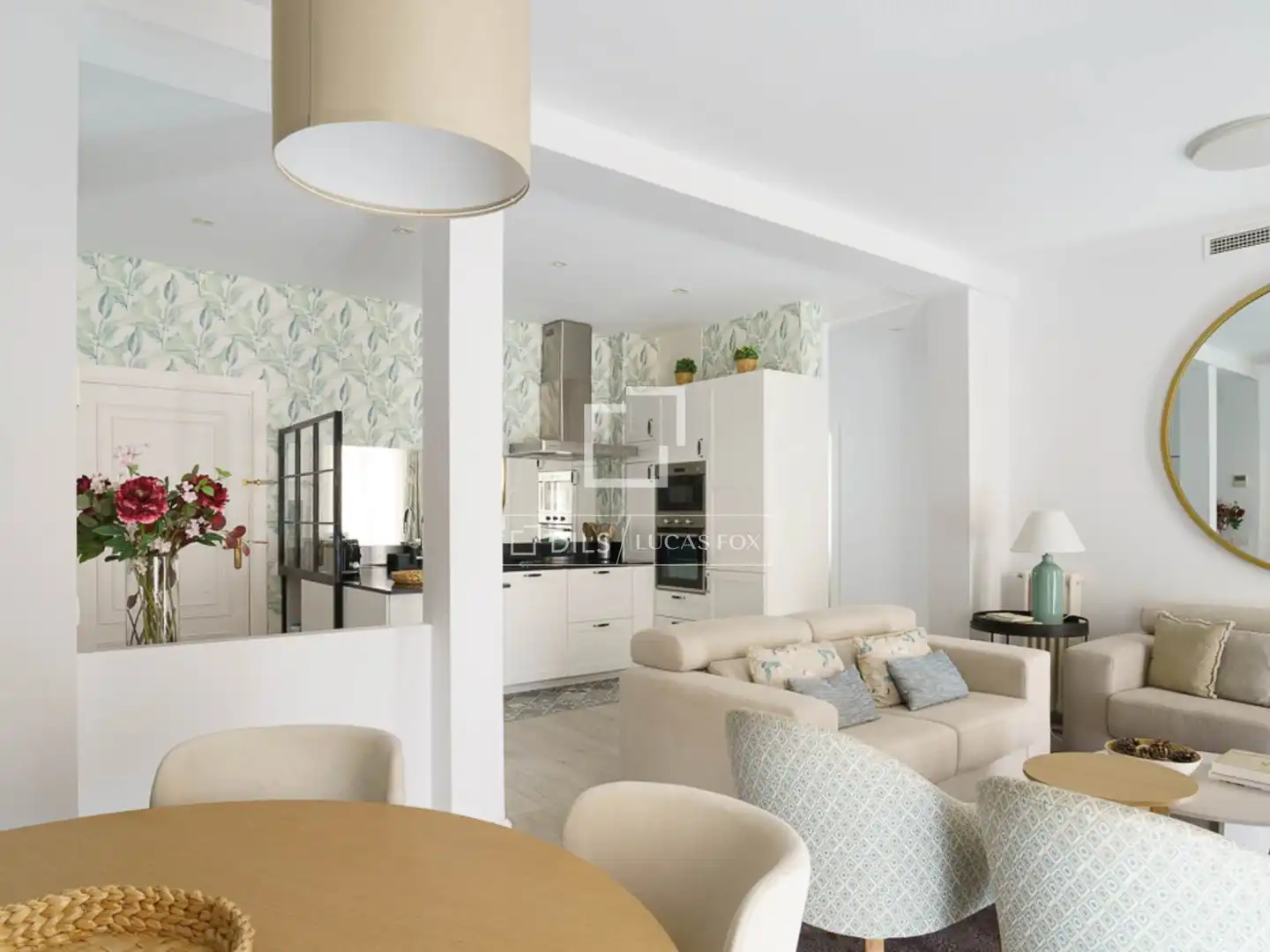 Living room of Flat for rent in Madrid  with Air Conditioner, Parquet flooring and Furnished