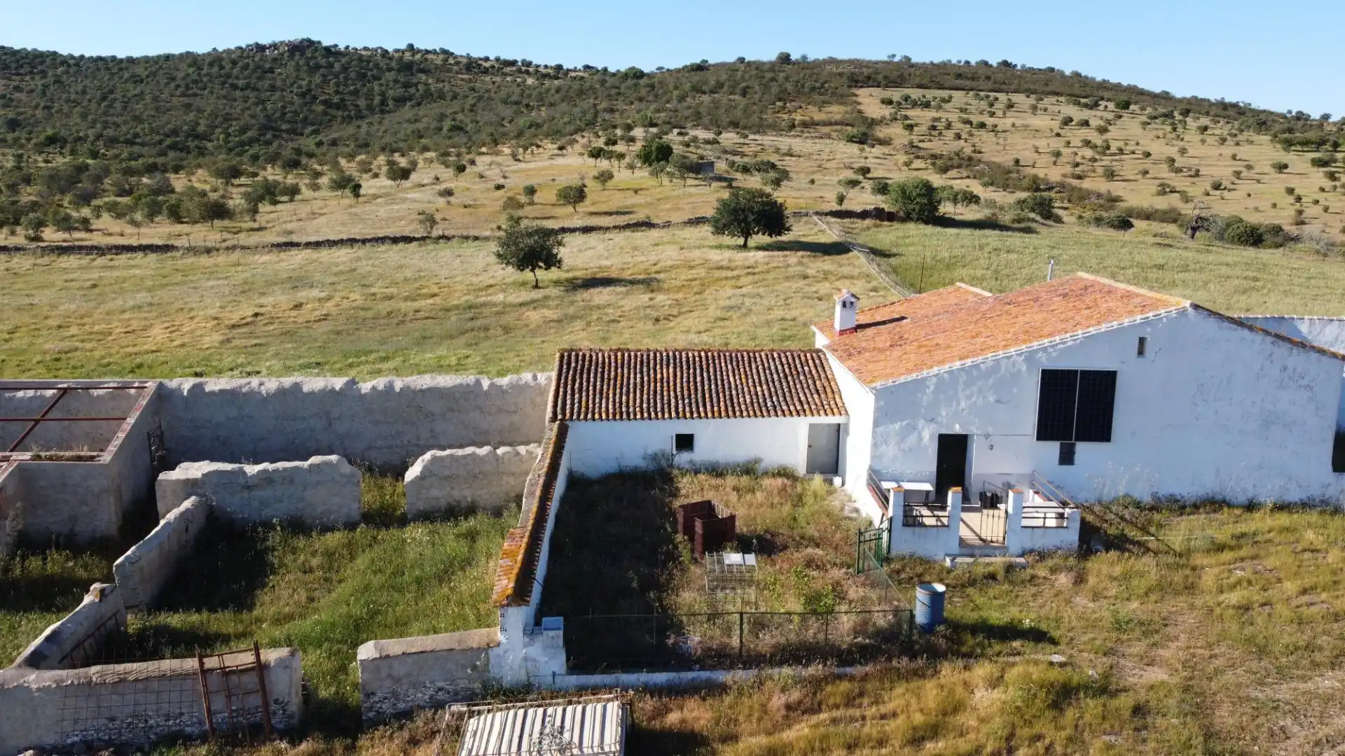 Finca rústica en venda en Puebla de Guzmán amb Jardí privat i Moblat