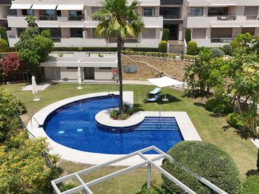 Flat with pool for sale in Avenida de Ronda 3C
