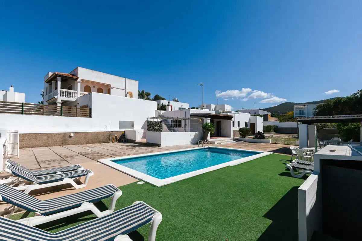 Casa rústica con terraza en venta en Sant Agustí-Cala de Bou, imagen 2