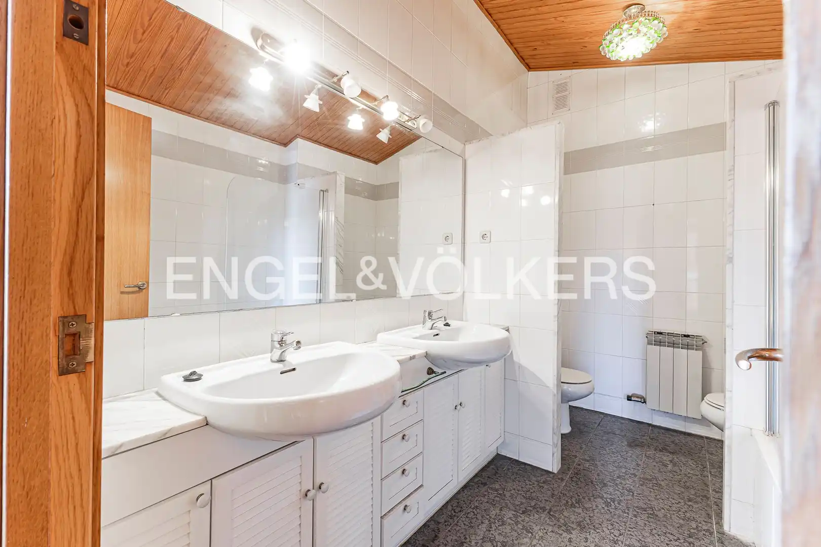 Bathroom of Detached homes for sale in Sant Cugat del Vallès  with Air Conditioner, Heating and Private garden