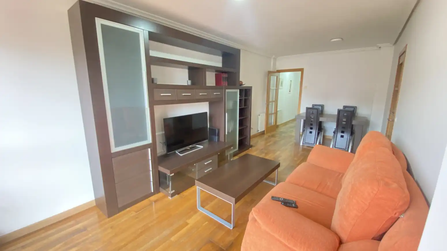 Wohnzimmer von Wohnung zum Verkauf in Los Corrales de Buelna  mit Heizung, Parkett und Möbliert