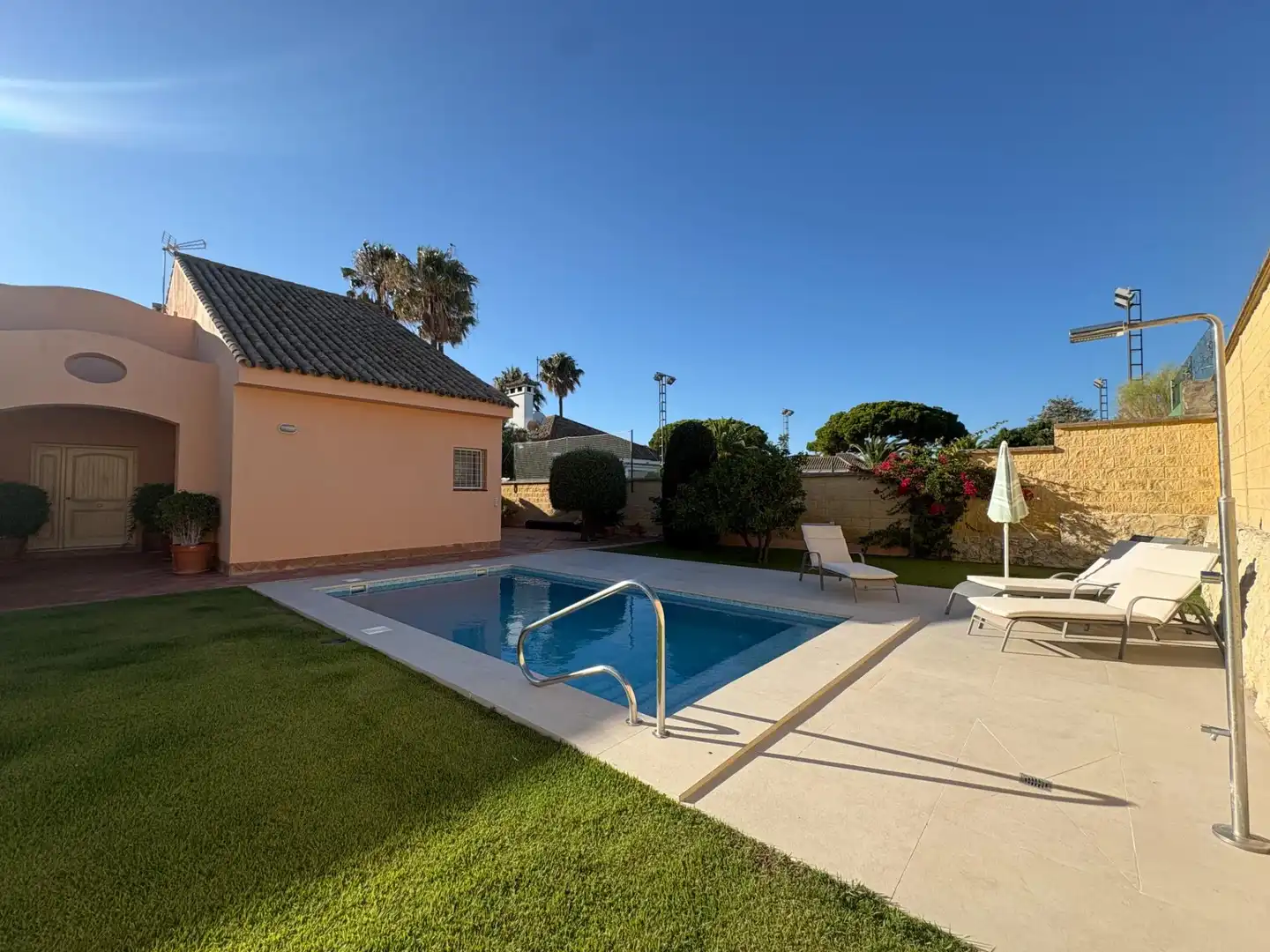 Villa mit Pool zum Verkauf in Vistahermosa - Fuentebravía