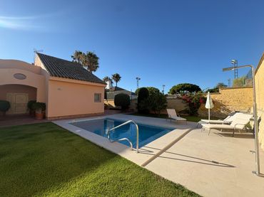 Villa avec piscine à vendre à Vistahermosa - Fuentebravía