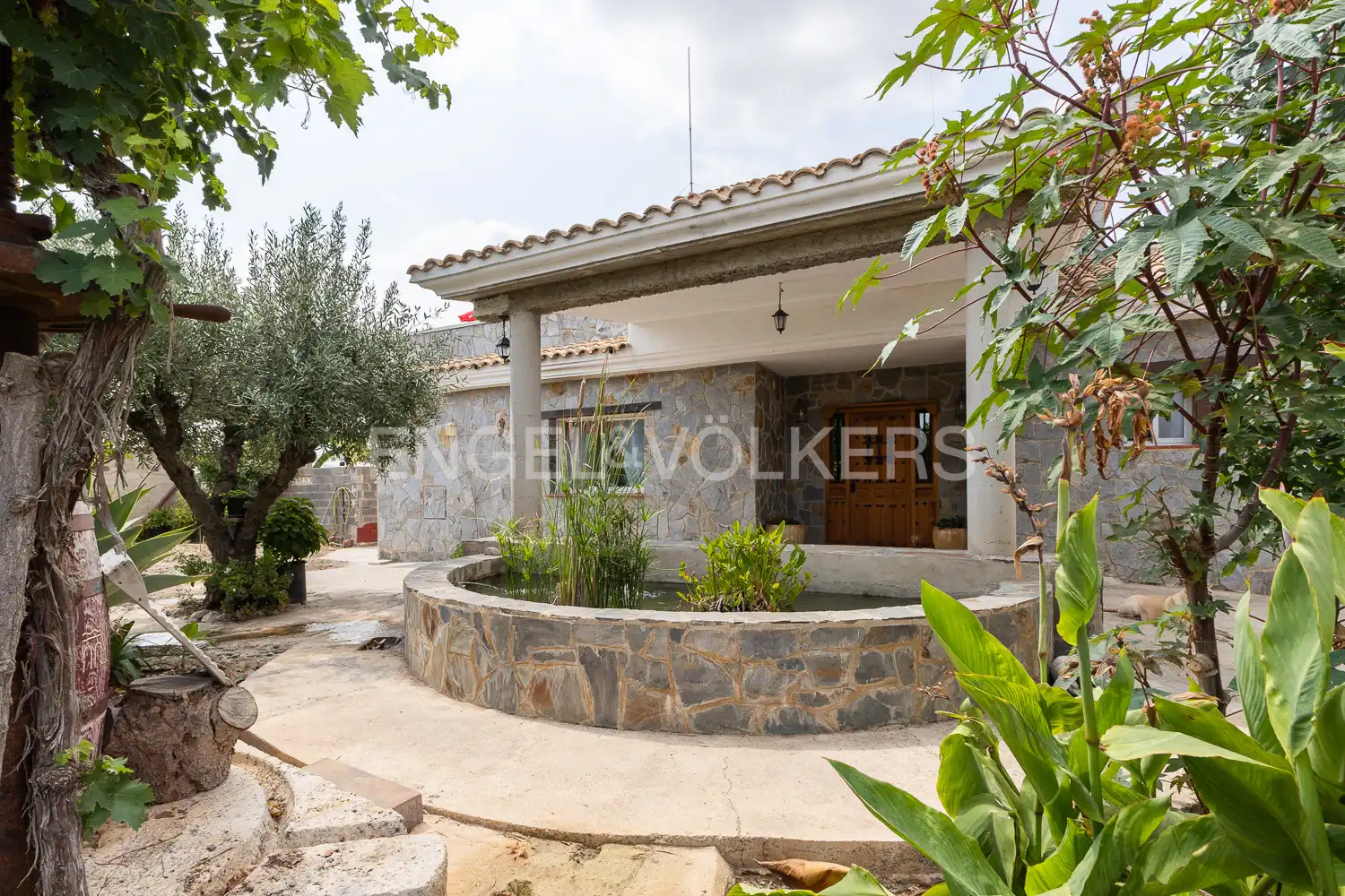 Vista exterior de Casa o chalet en venta en Casinos con Calefacción, Jardín privado y Terraza