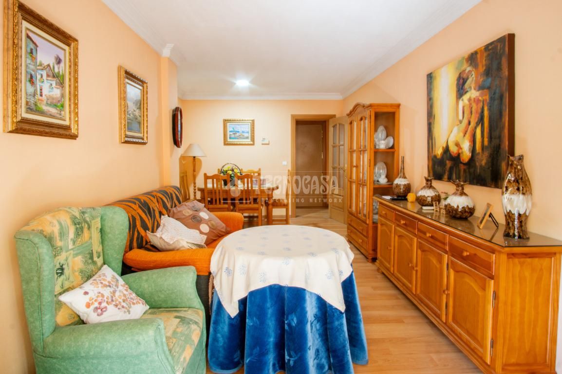 Sala d'estar de Pis en venda en  Granada Capital amb Aire condicionat i Balcó