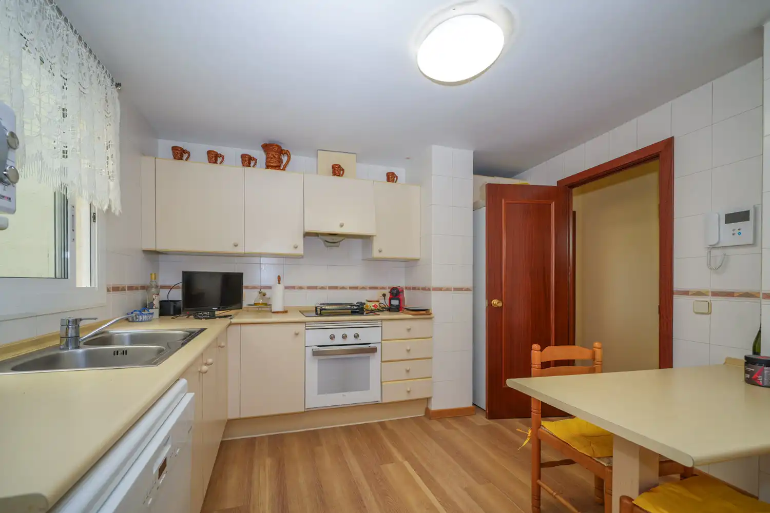 Cocina de Piso en venta en Girona con Calefacción, Parquet y Terraza