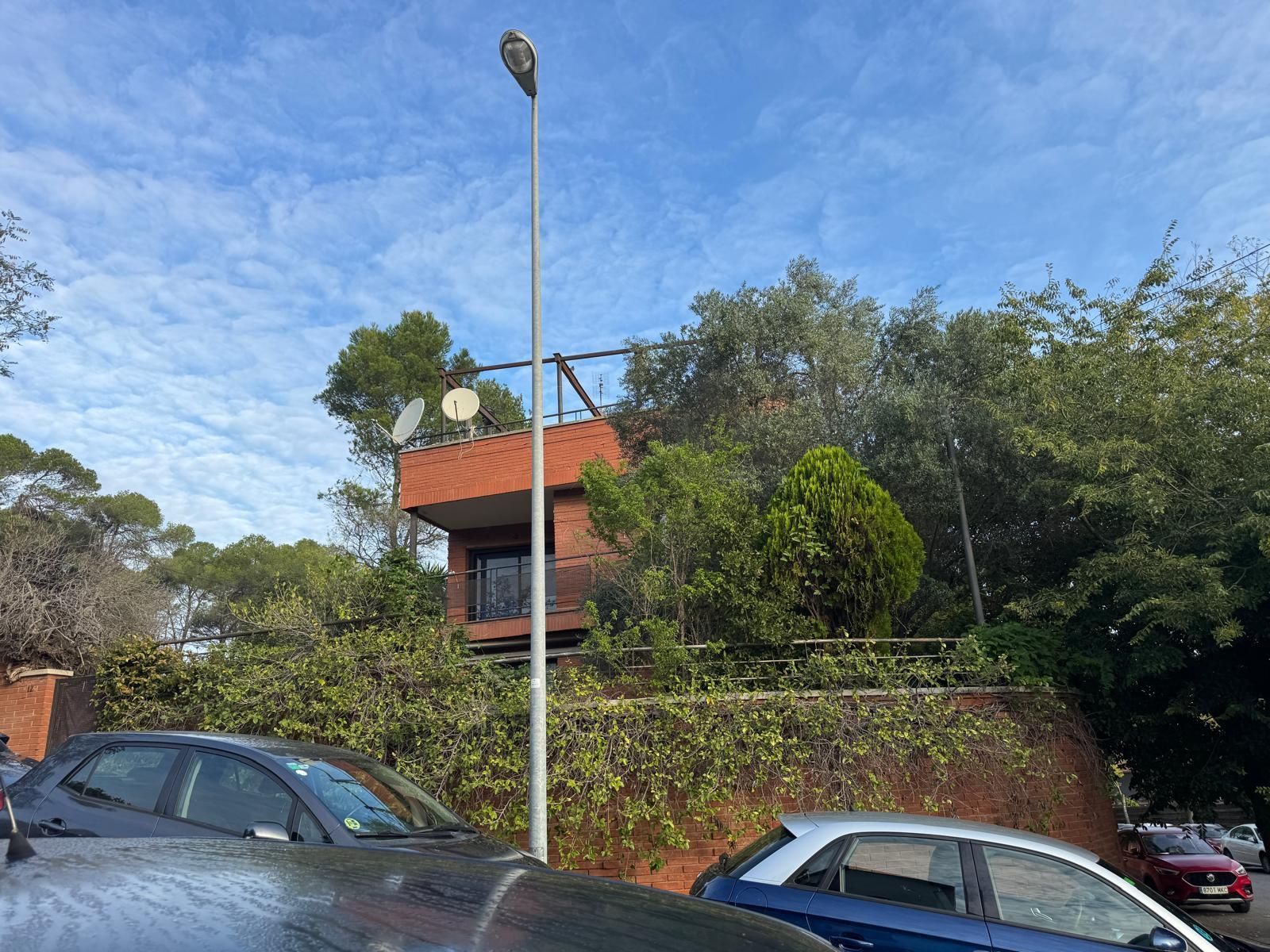 Exterior view of House or chalet for sale in Sant Cugat del Vallès  with Heating and Swimming Pool