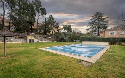 Piscina de Casa adosada en venda en Galapagar amb Calefacció, Jardí privat i Terrassa