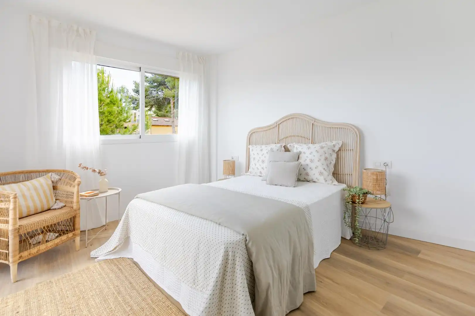 Schlafzimmer von Einfamilien-Reihenhaus zum Verkauf in Gilet mit Terrasse, Abstellraum und Balkon