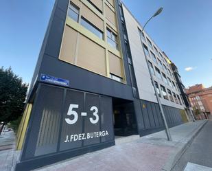 Exterior view of Flat to rent in  Madrid Capital  with Air Conditioner