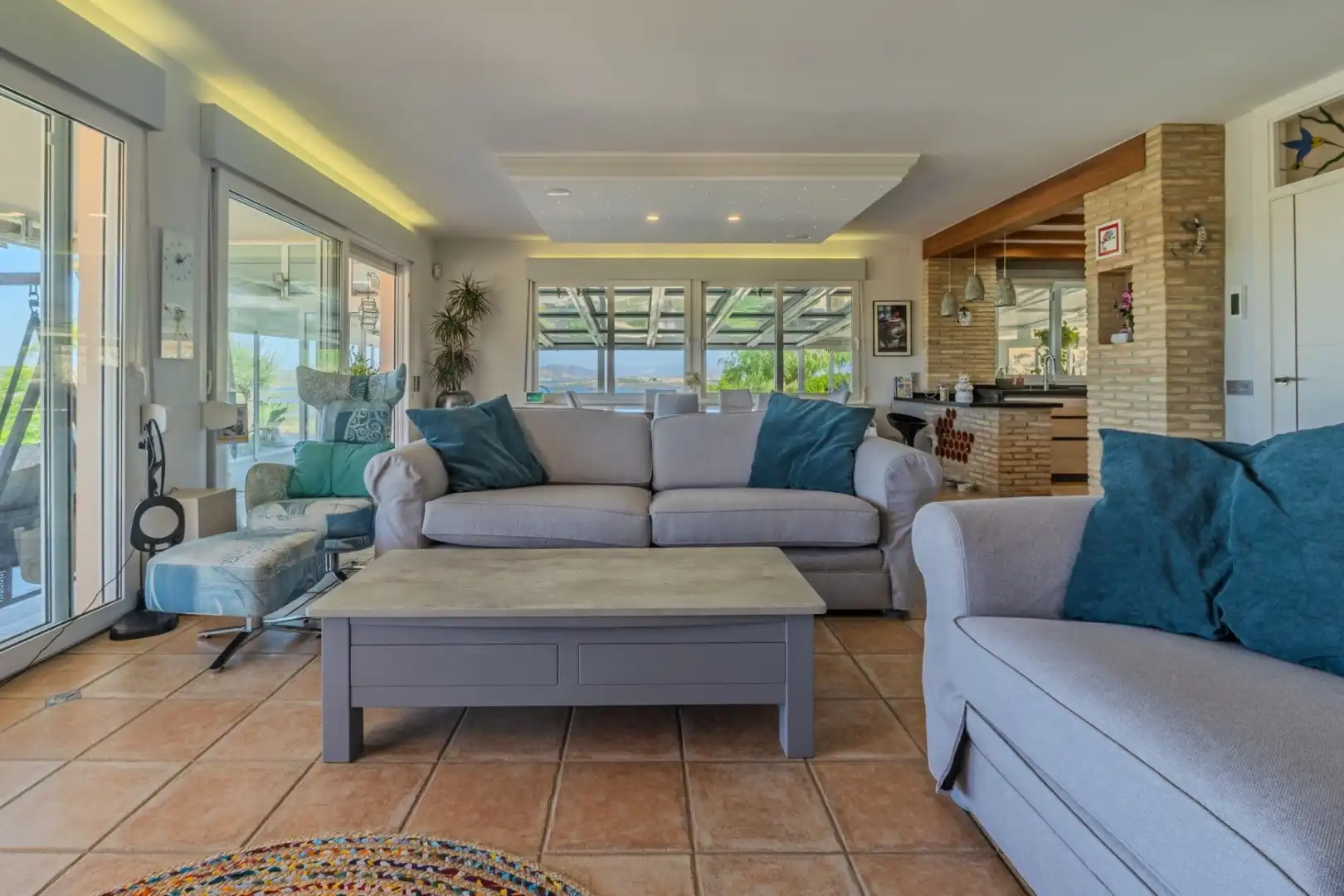 Sala d'estar de Finca rústica en venda en San Miguel de Salinas amb Aire condicionat, Calefacció i Jardí privat