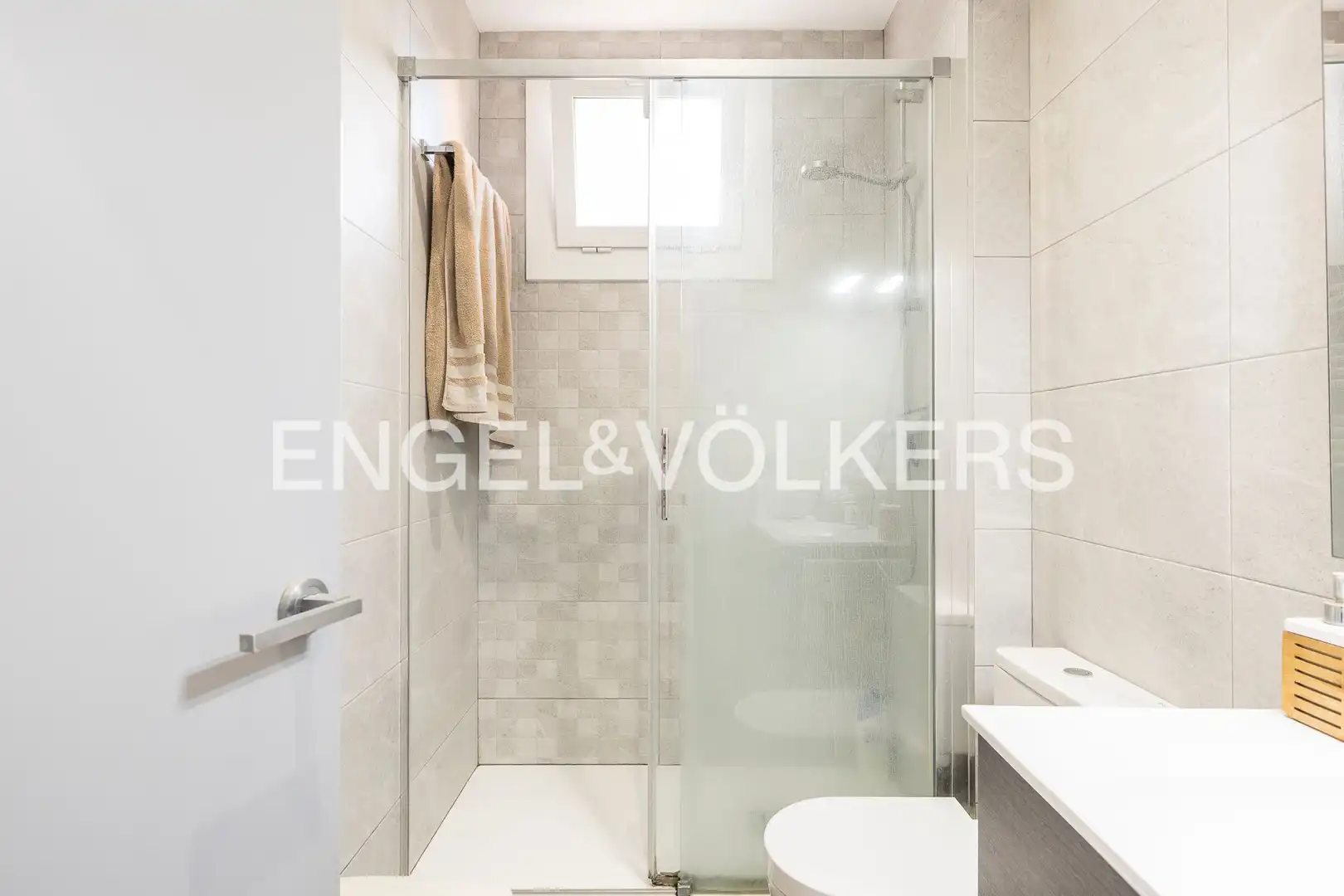 Bathroom of Flat for sale in Barcelona  with Air Conditioner, Heating and Balcony