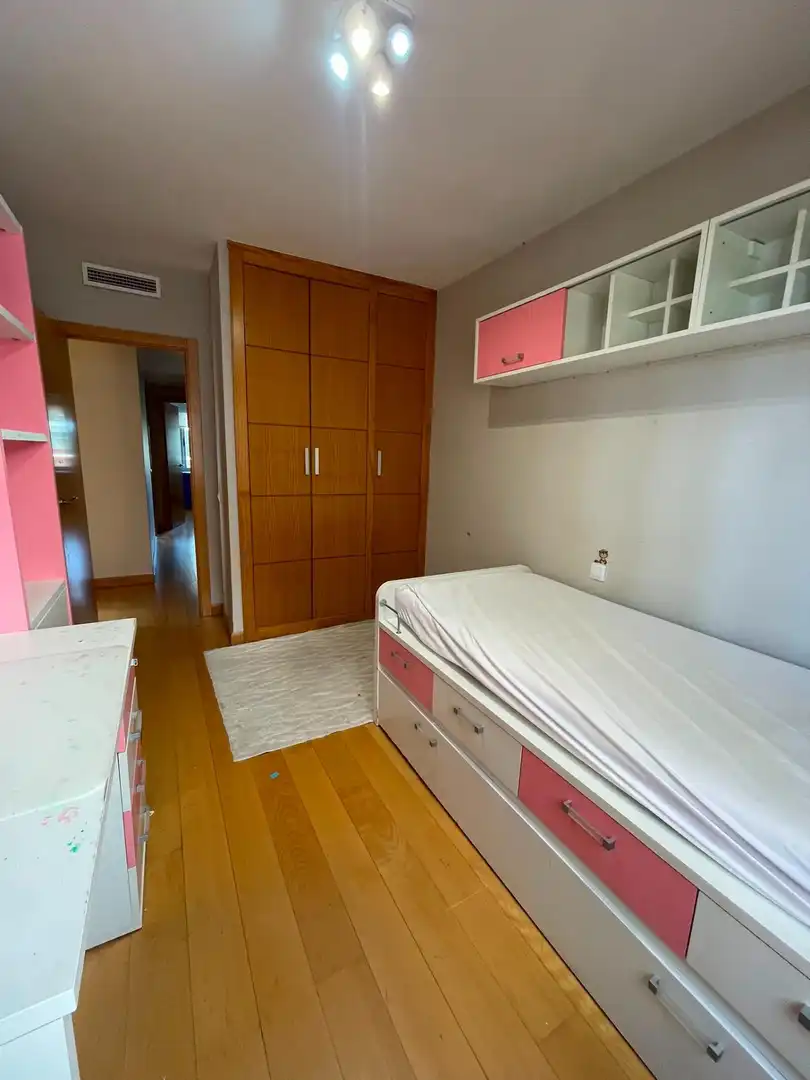 Bedroom of Flat for rent in Pozuelo de Alarcón  with Air Conditioner, Heating and Private garden