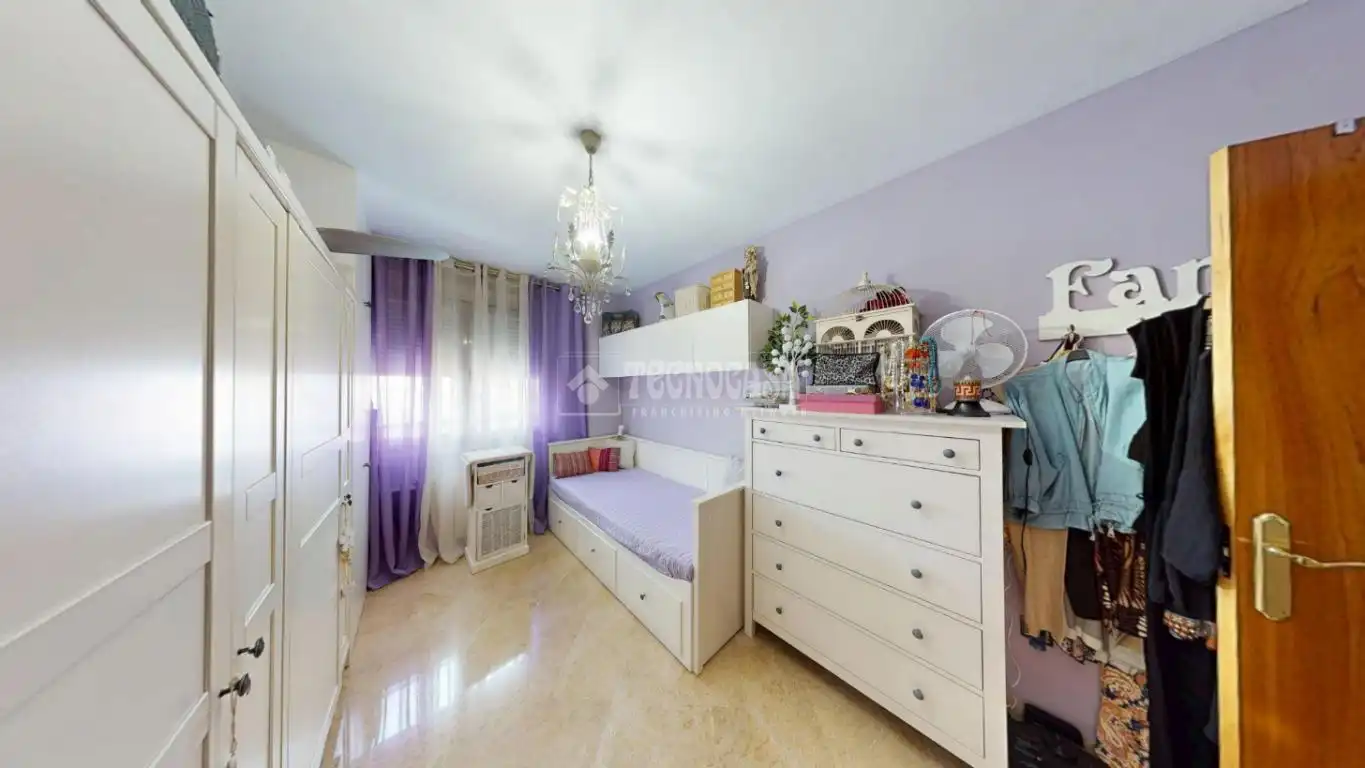 Bedroom of Flat for sale in Valencia  with Air Conditioner, Heating and Balcony