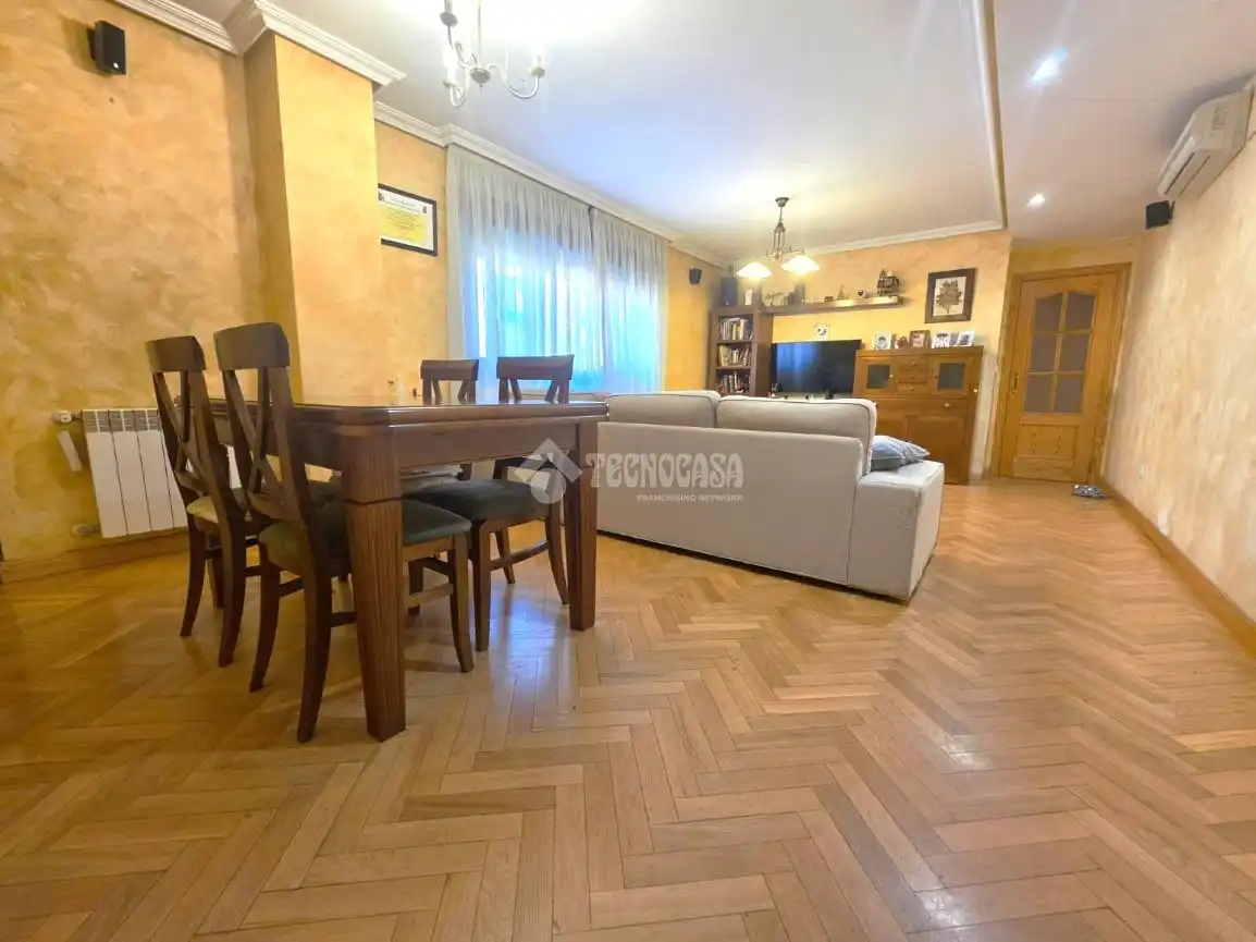 Living room of Flat for sale in Getafe  with Air Conditioner, Heating and Parquet flooring