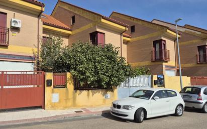 Exterior view of Single-family semi-detached for sale in Yuncos  with Heating and Private garden