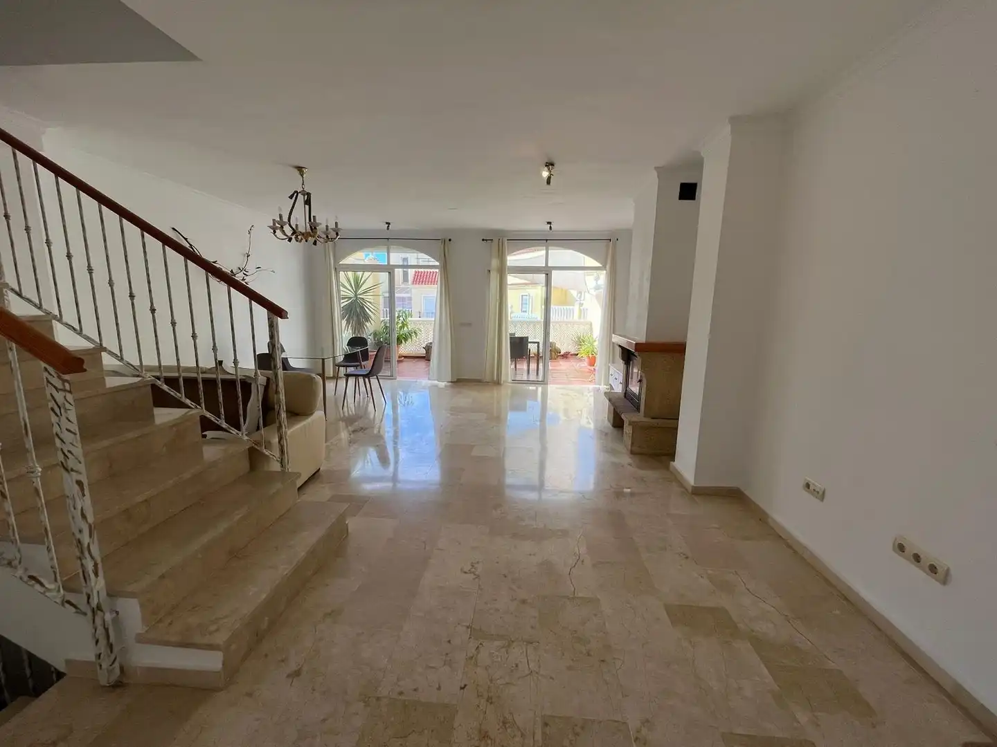 Casa adosada en venta en Estepona con Terraza y Piscina comunitaria