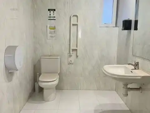 Badezimmer von Büro zur Miete in Zaragoza mit Klimaanlage und Heizung