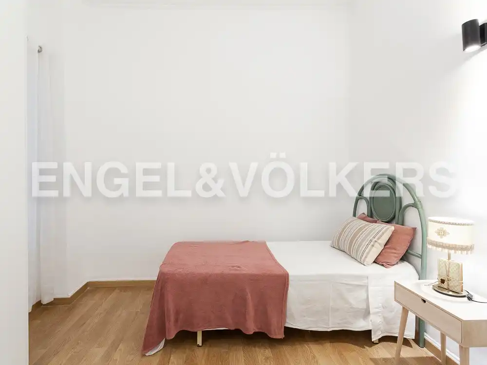 Bedroom of Flat for rent in Valencia  with Heating, Parquet flooring and Terrace