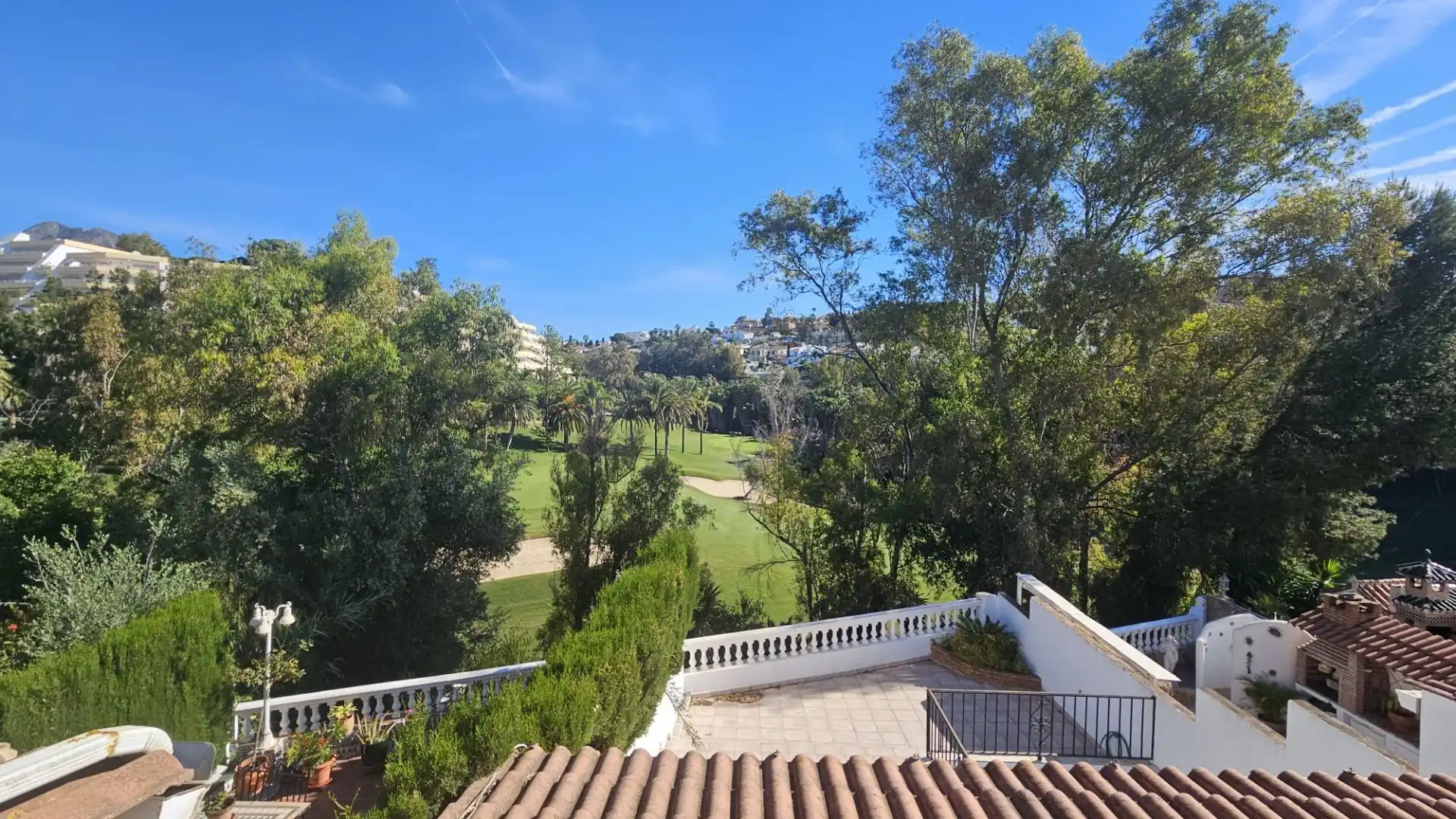 Vista exterior de Casa adosada en venda en Benalmádena amb Terrassa, Moblat i Piscina comunitària