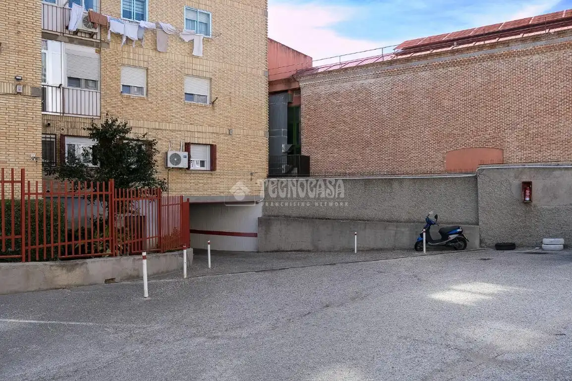 Aparcament de Pis en venda en Madrid amb Terrassa i Piscina comunitària