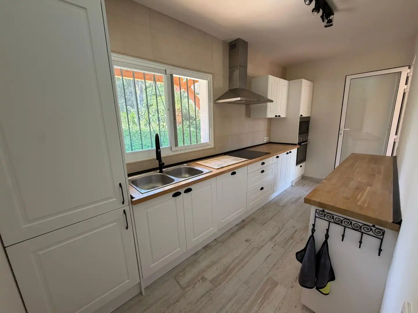 Cocina de Casa o chalet de alquiler en L'Alfàs del Pi con Aire acondicionado, Jardín privado y Piscina