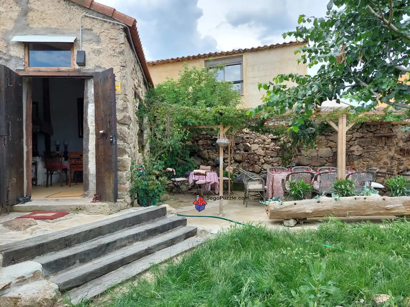 Jardí de Casa o xalet en venda en Torrecaballeros amb Calefacció